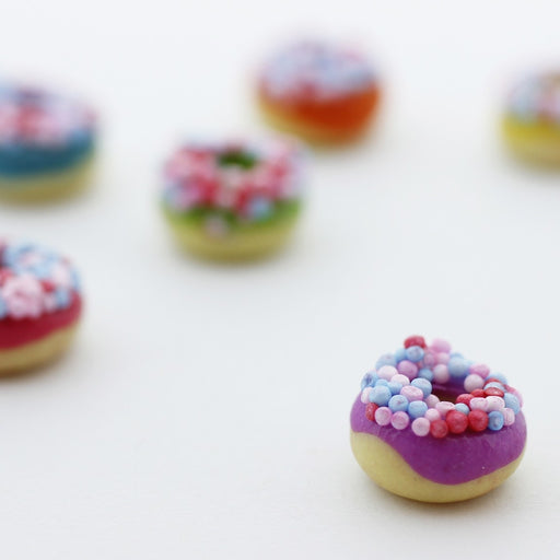 Creez avec donut prune miniature fimo 1cm création gourmande pate polymère