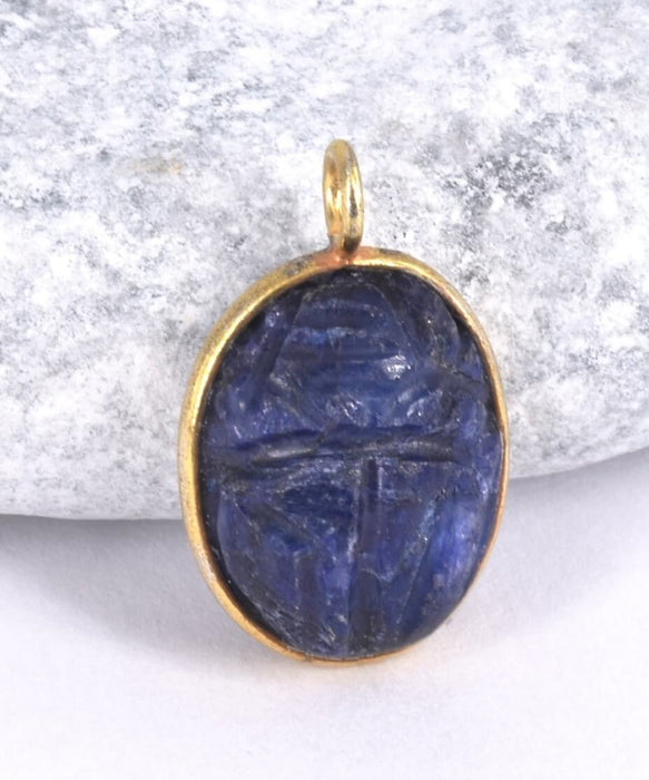 Oval Sculpted Oval Pendant Scarabée Lapis Lazuli Sertis Silver 925 gold plated 17x13mm (1)